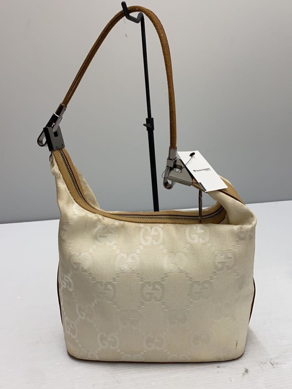 Gucci beige monogram GG canvas hobo shoulder bag top zip brown leather